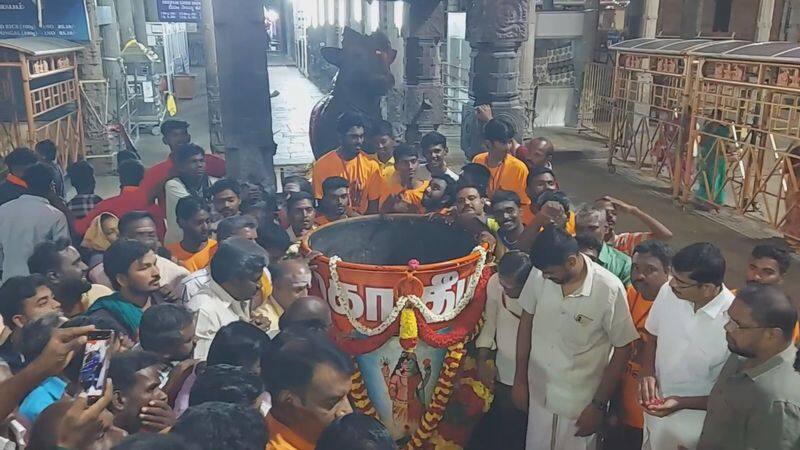 karthigai deepam festival special prayer held at annamalaiyar temple in tiruvannamalai vel