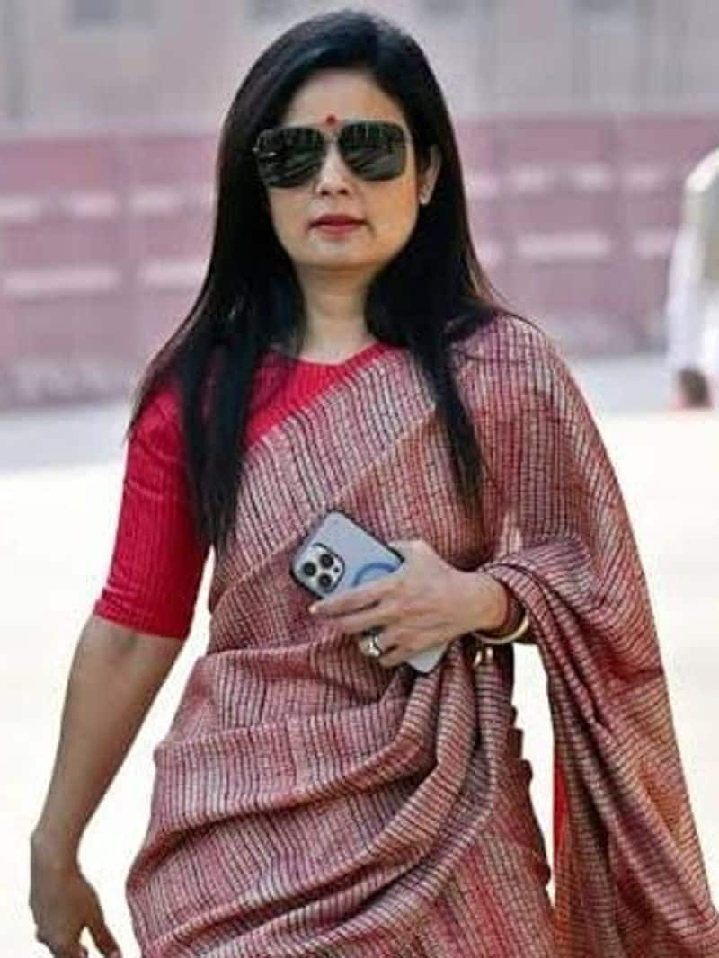 mahua moitra news tmc mp mahua moitra expelled from lok sabha amid cash for query case mahua moitra saree look cotton saree design kxa 