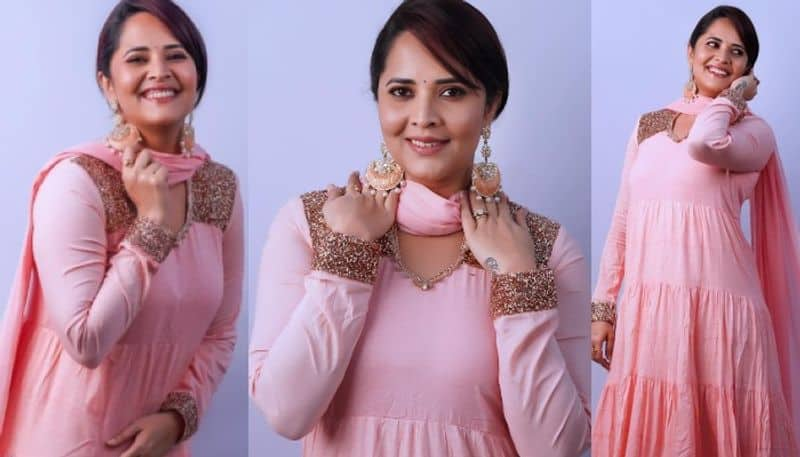 Anasuya Bharadwaj looks mesmerizing in pink chudidar NSK