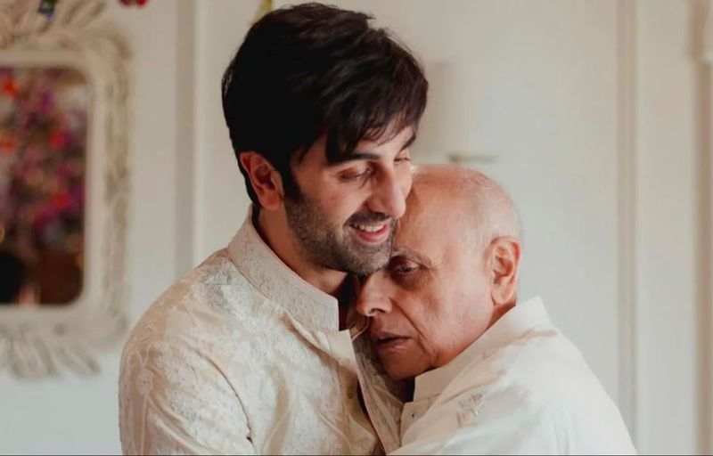 Animal Movie Promotion Bollywood superstar Ranbir Kapoor become Emotional after watching mahesh bhat video about Him akb