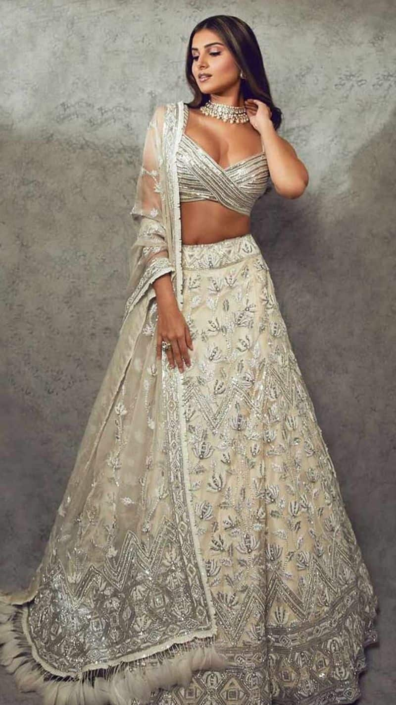 10 Ivory Lehenga for friend wedding 2023 to look like Bollywood heroine ZSCA