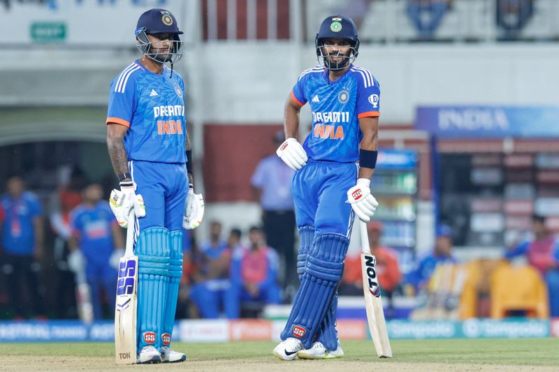 INDvAUS Team India set 236 run target to Australia in 2nd T20 ckm