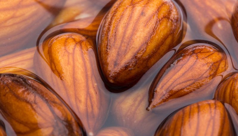 8 benefits of eating soaked almonds