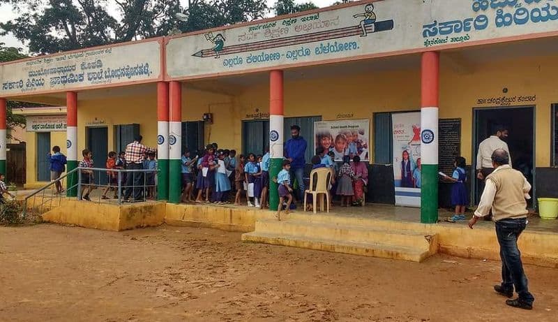 There is no Kannada in border Kannada high schools of Andhra gvd