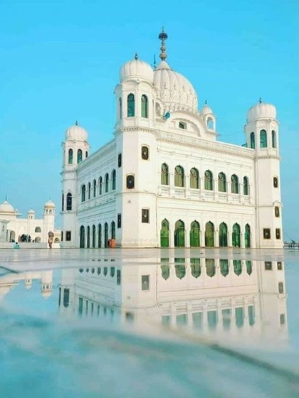 <p>सिख धर्म के लोगों के लिए करतारपुर गांव एक ऐतिहासिक जगह है क्योंकि गुरु नानक देव ने अपनी जिंदगी के आखिरी 18 साल इसी गांव में गुज़ारे थे।</p>

<p> </p>
