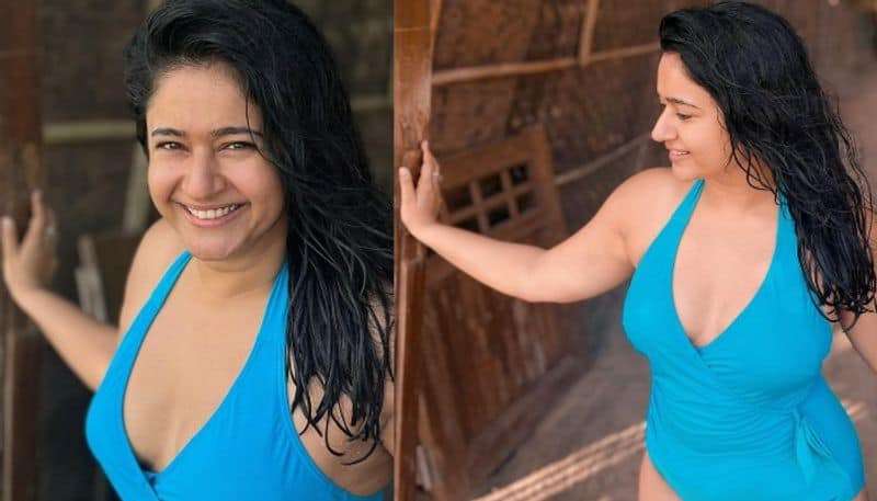 Nagarjuna Heroine Poonam Bajwa glamour show in blue swimSuit NSK