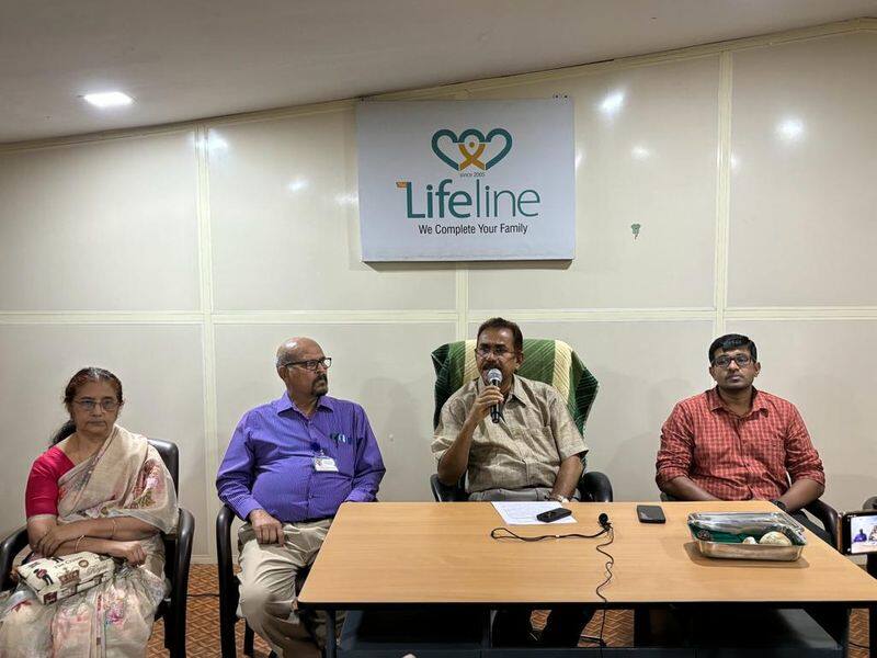 Elderly recovered from severe pain by rare surgery at Lifeline Hospital ppp