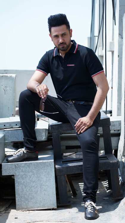 फेमस पंजाबी सिंगर Gippy Grewal के घर फायरिंग