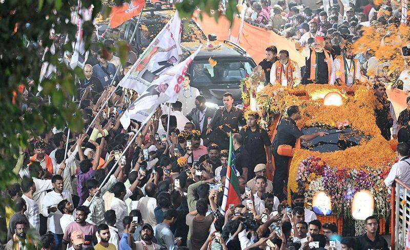 Narendra Modi holds Road show in Hyderabad lns