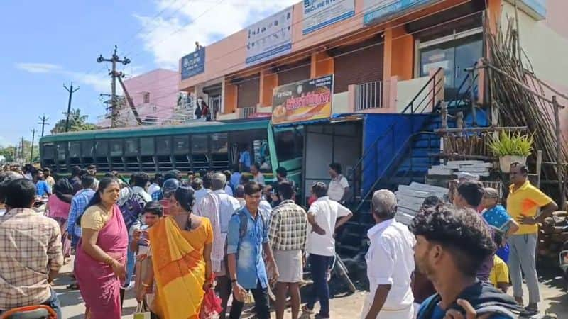 a government bus hit shop in chengalpattu district vel