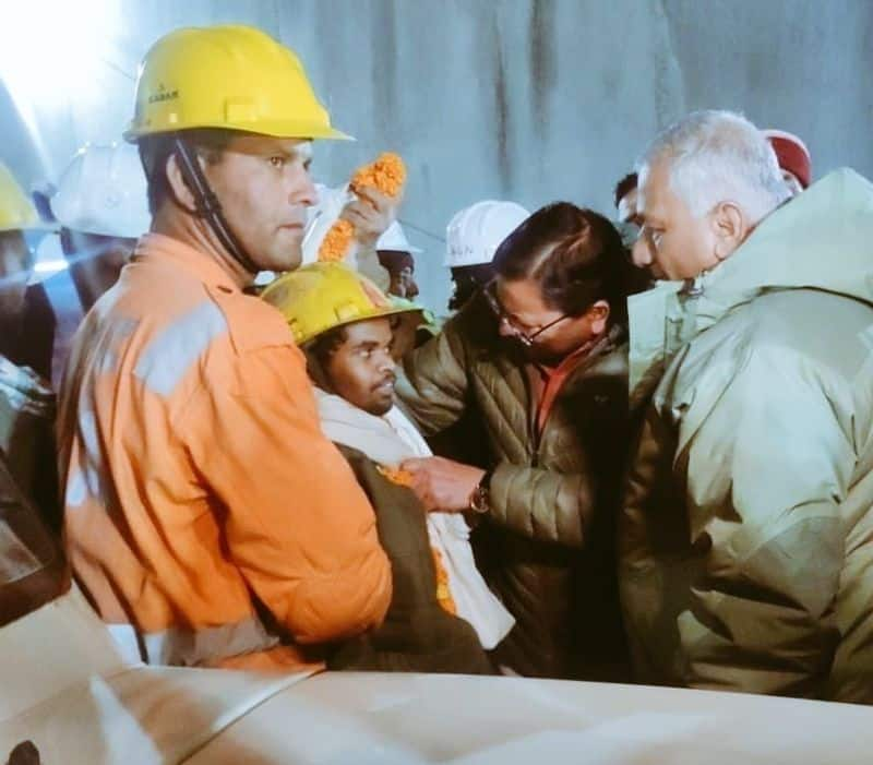 Uttarkashi Tunnel Rescue Operation Live Updates: 3 Workers Evacuated Safely sgb