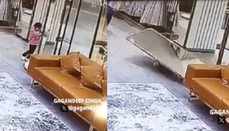 A three-year-old girl died after a glass door fell in a cloth showroom in Ludhiana, Punjab.. Video viral..ISR