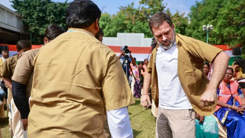 Rahul Gandhi interacts with auto drivers gig workers in telangana smp