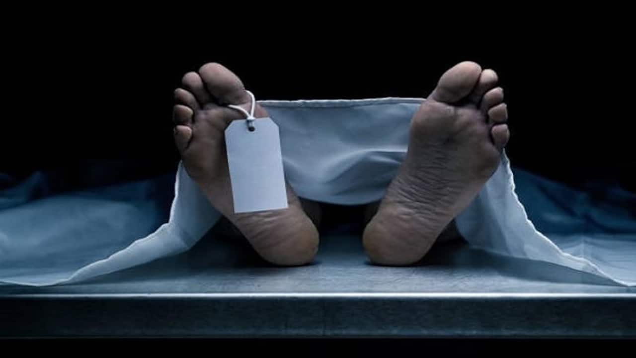 बेटियों ने किसी को नहीं दी मां की मौत की सूचना, एक साल डेड बॉडी के साथ रहीं