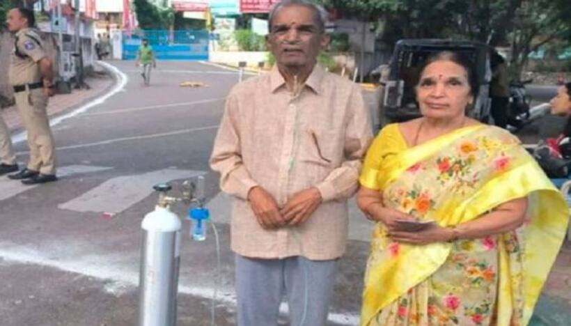 Telangana polling : ఆక్సీజన్ సిలిండర్ తో పోలింగ్ కేంద్రానికి.. యువతకు ఆదర్శం ఈ పెద్దాయన... 