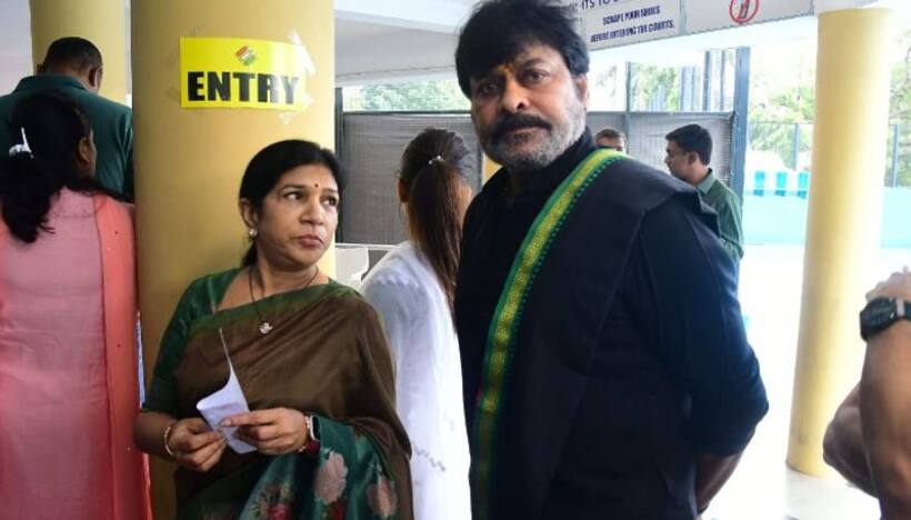 పోలింగ్ కేంద్రం వద్ద చిరంజీవి కామెడీ, మెగాస్టార్ కామెడీ టైమింగ్ అదుర్స్ అంటున్న అభిమానులు, ఇంతకీ ఏమంటున్నారంటే
