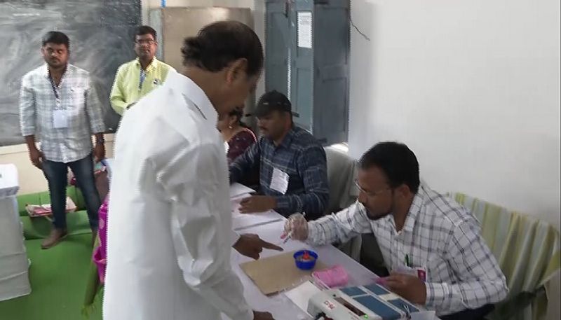 Telangana CM KCR Castes his vote at chintamadaka Village in Medak District lns