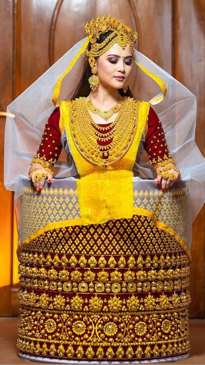<p>मणिपुर में हिंदू धर्म का पालन ज्यादातर मैतेई लोग (मणिपुरी) करते हैं। यह मणिपुर का प्रमुख जातीय समूह है, जिसकी आबादी लगभग 41 प्रतिशत है।</p>
