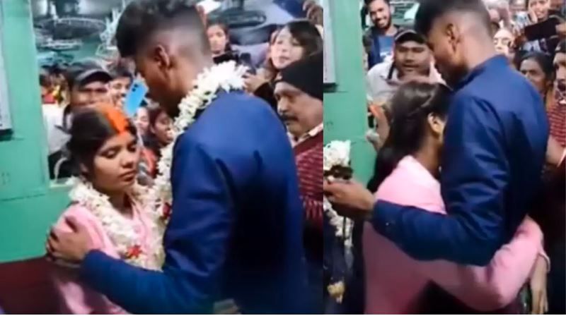 Marriage In Train couple tied knot in Bengal To Jharkhand Moving train video goes viral akb