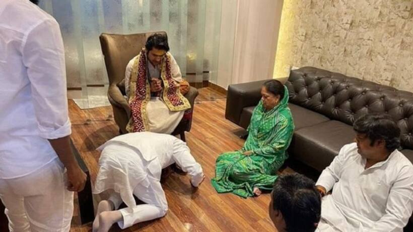 काउंटिंग के पहले बाबा बागेश्वर के शरण में पहुंची वसुंधरा राजे! वायरल हो रही ये तस्वीर