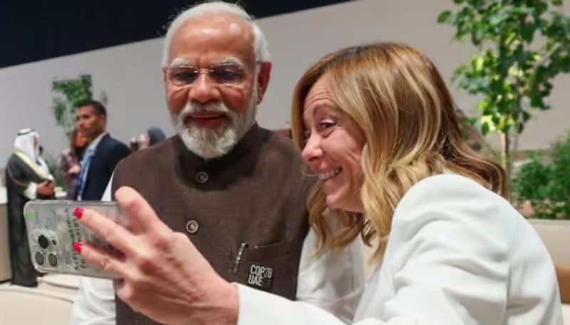 Dubai Cop28 italian pm Giorgia Meloni selfie with pm narendra modi went viral see what she wrote about the picture ans