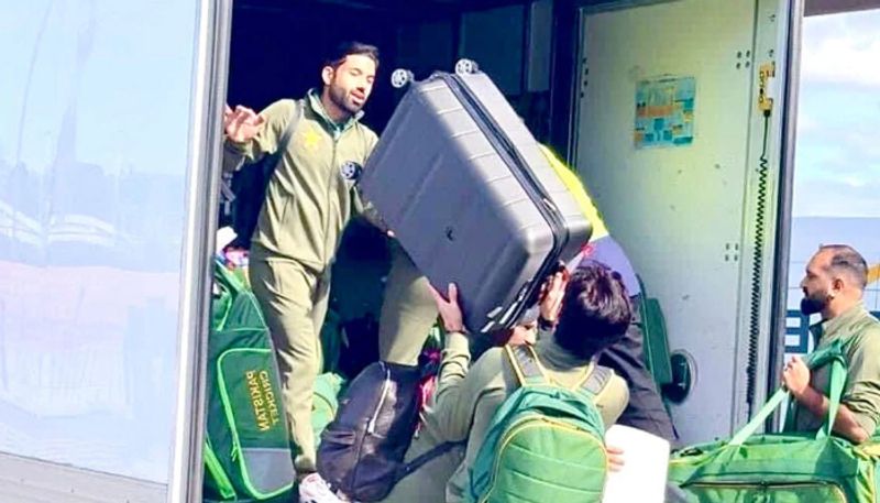 Pak tour of Australia Video Of Pakistan Cricket Team Stars Loading Luggage In Truck Viral kvn