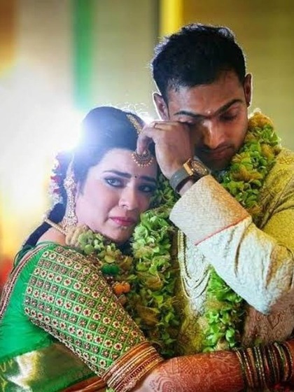 <p>हमारे देश में शादी की रस्मे हफ्तों तक चलती हैं, सजावट , खान पान से लेकर कपड़ों तक शॉपिंग होती है, जिसमे पूरा परिवार एन्जॉय करता है। </p>

<p> </p>
