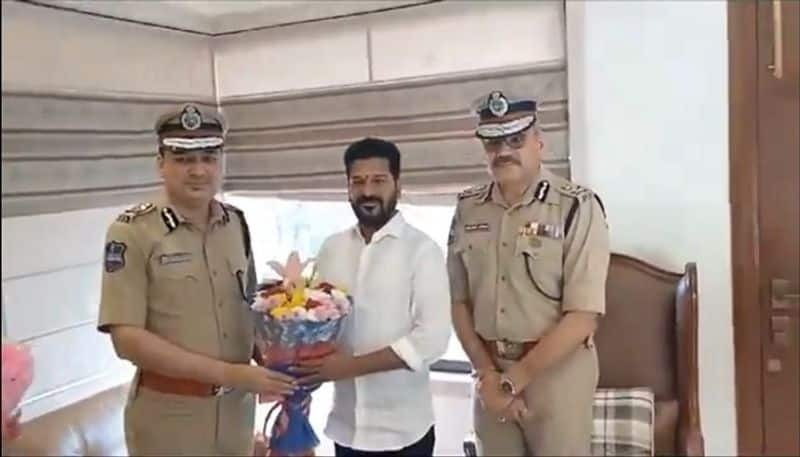 Telangana Election results 2023:Telangana DGP Anjani Kumar  Meets  TPCC Chief  Revanth Reddy lns