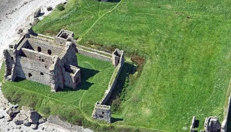 piel island this smaller island in uk has their own king and only ten people living rlp