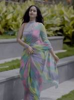 నడుము, నాభి చూపించేందుకే కొంగు ఎగరేసిన దీప్తి సునైనా.. టెంప్ట్ చేసే ఫోజులకు కుర్రాళ్లు ఫిదా 