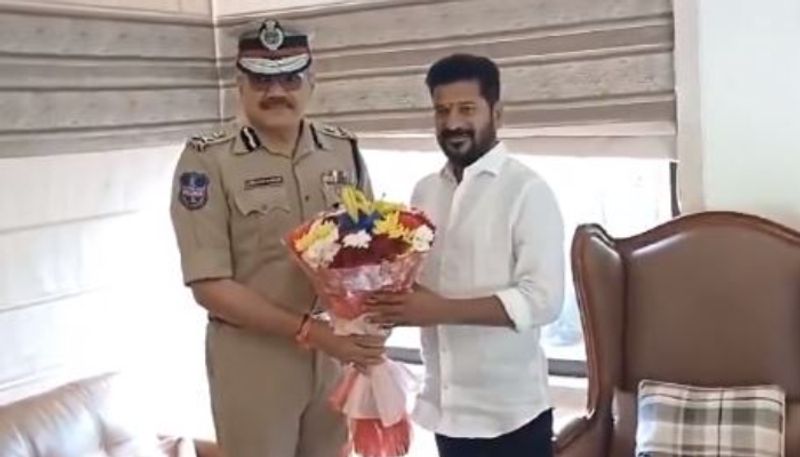 Telangana Top Cop Meets State Congress Chief During Counting, Suspended sgb