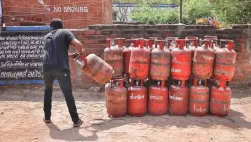 Telangana Government issues G.O. on Rs. 500 Gas cylinder and 200 units free power lns