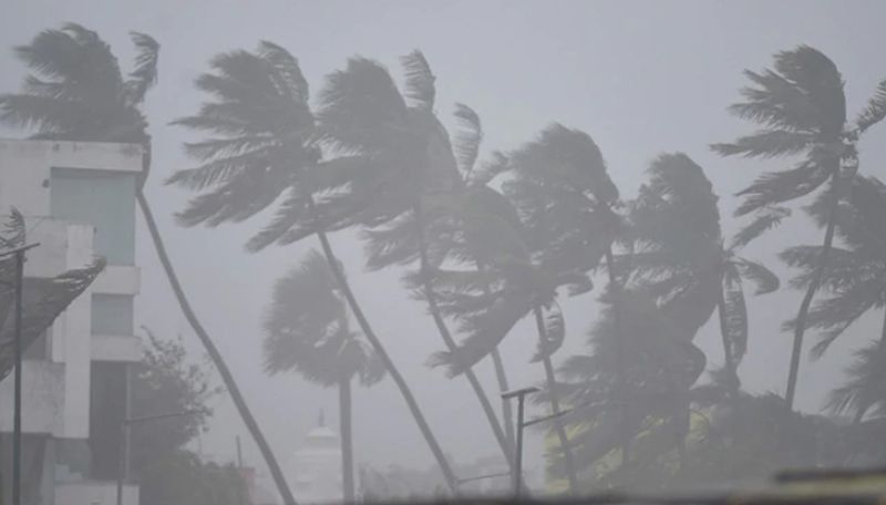 gale wind may reach 80 kilometers speed in chennai rain live updates ans