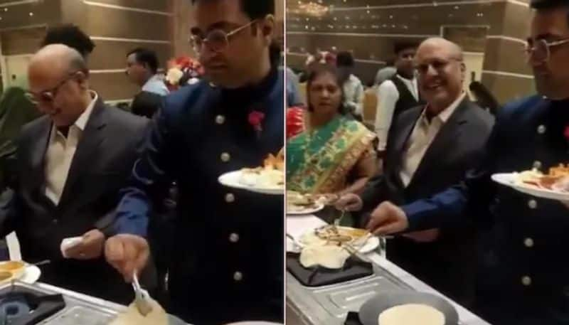 guests makes roti themselves at wedding reception the video going viral