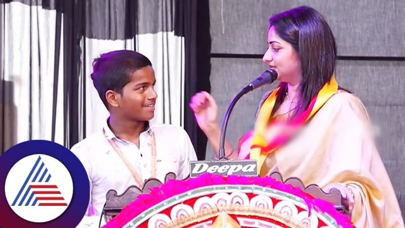 Kannada actress Rachita Ram interacts with Kids in college event in Mangalore vcs