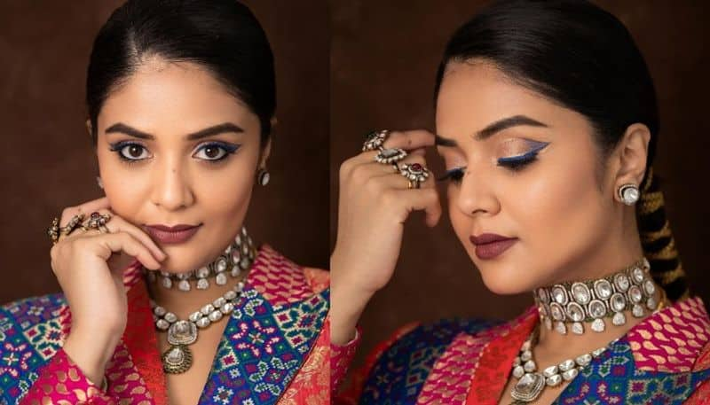 Anchor Sreemukhi  Stunning stills in Latest Outfit NSK