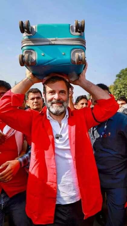 आनंद विहार स्टेशन पर कुली बने राहुल