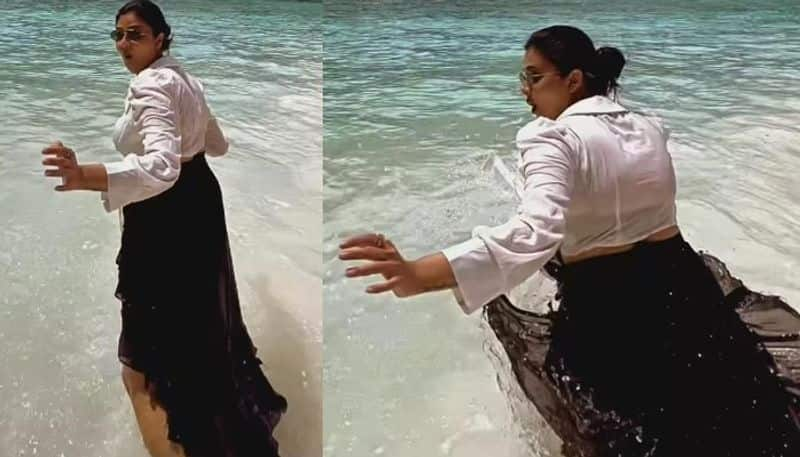 Anchor Sreemukhi  Vacation Video goes Viral NSK