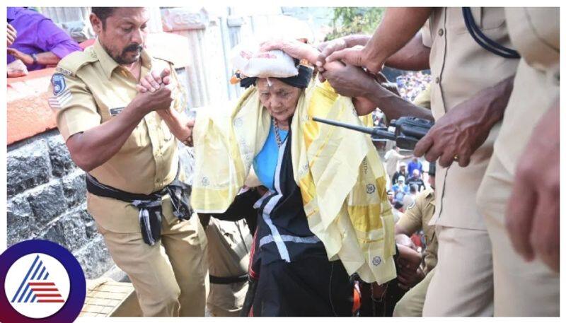 Centenarian woman Parukuttyamma  meets her Sabarimala Ayyappa gow