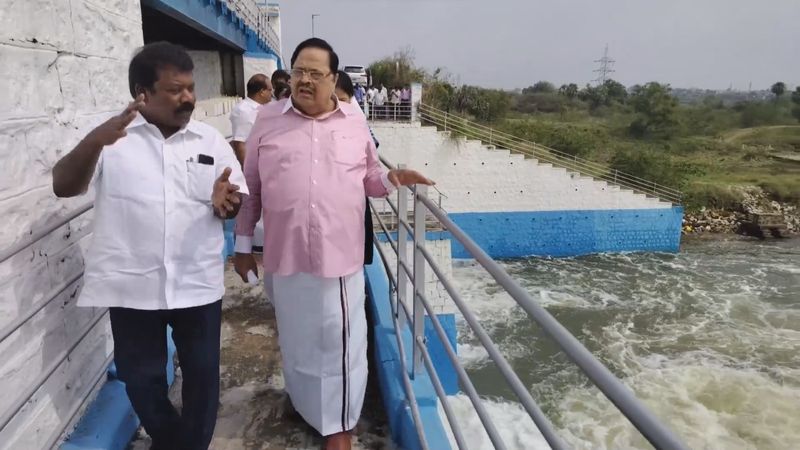 minister durai murugan inspect sembarambakkam lake in chennai vel