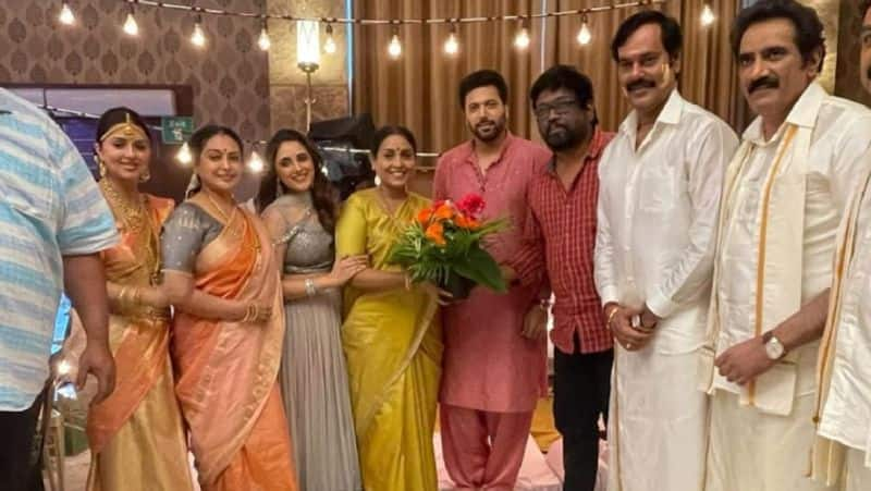 Actress saranya ponvannan celebrate her wedding day at brother movie shooting spot gan