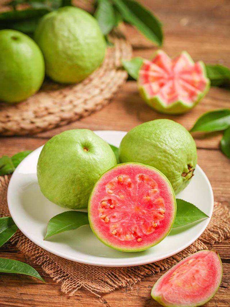 6 disadvantages of eating guava in winters EAI RKK