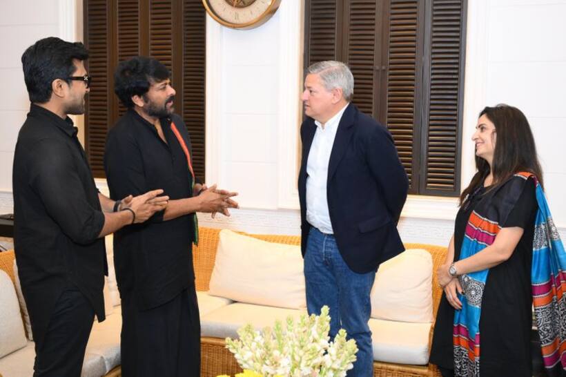 చిరంజీవి నివాసానికి నెట్ఫ్లిక్స్ సీఈఓ టెడ్ సరండోస్... మెగా హీరోలతో భేటీ!