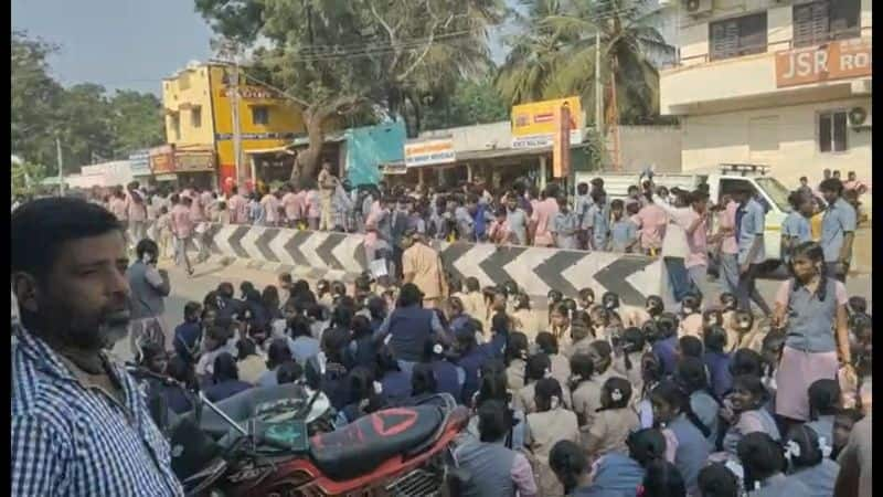 In Coimbatore students protested against a false sexual complaint against a school teacher vel