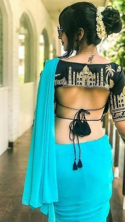 सिंपल साड़ी भी लगेगी हजारी, पहनें 10 बैकलेस ब्लाउज डिजाइन