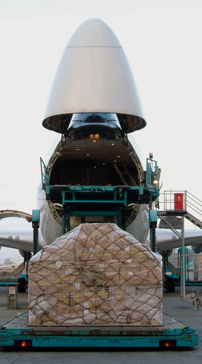<p>C-17 ग्लोबमास्टर इंडियन एयरफोर्स का ट्रांसपोर्ट एयरक्राफ्ट है। विश्व के बड़े ट्रांसपोर्ट एयरक्राफ्ट में इसका नाम शामिल है।</p>
