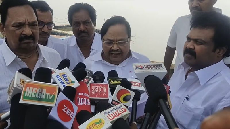 minister duraimurugan inspect poondi sathyamoorthy lake in thiruvallur district vel