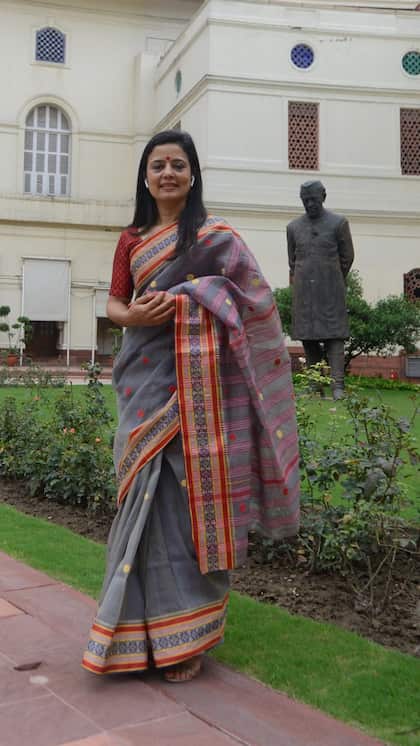 ग्रे साड़ी