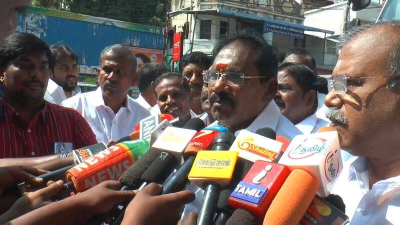 government should take action Toll free for vehicles carrying relief goods to chennai Sellur Raju's demand vel