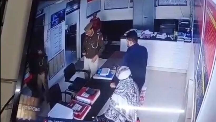 UP News: थाने आई महिला के सिर में लगी गोली, दारोगा की पिस्टल से चली देखें वीडियो